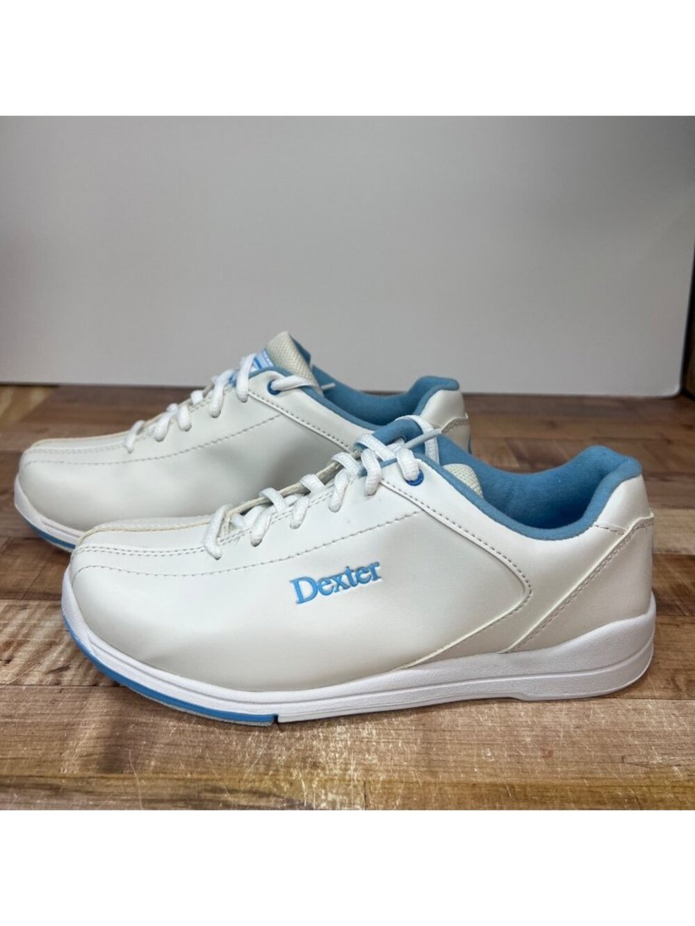 TS Dexter Raquel IV Women’s Bowling Shoes White Blue Size 7.5M B4270-9 NOS